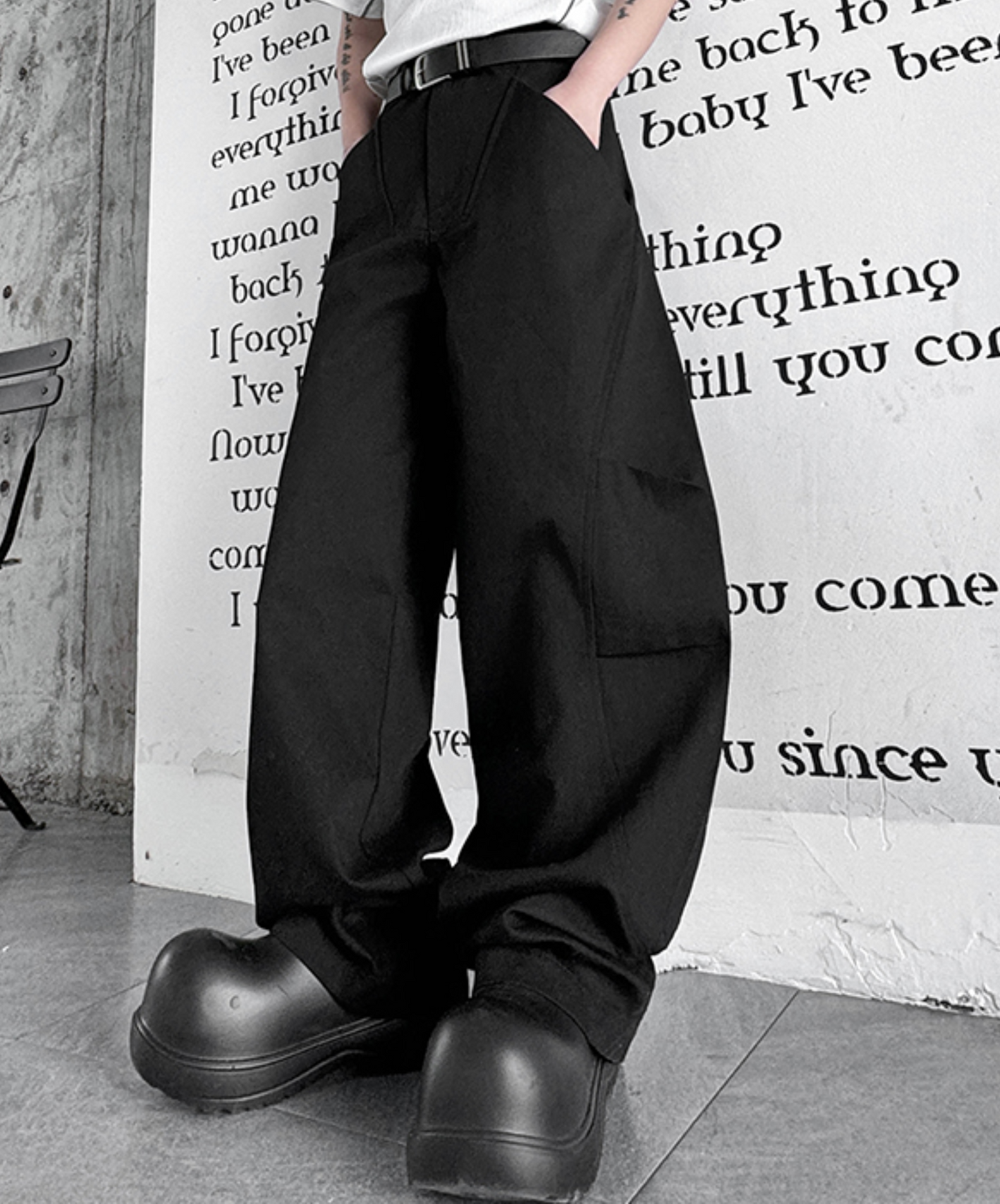 dark special curved silhouette wide pants EN2363