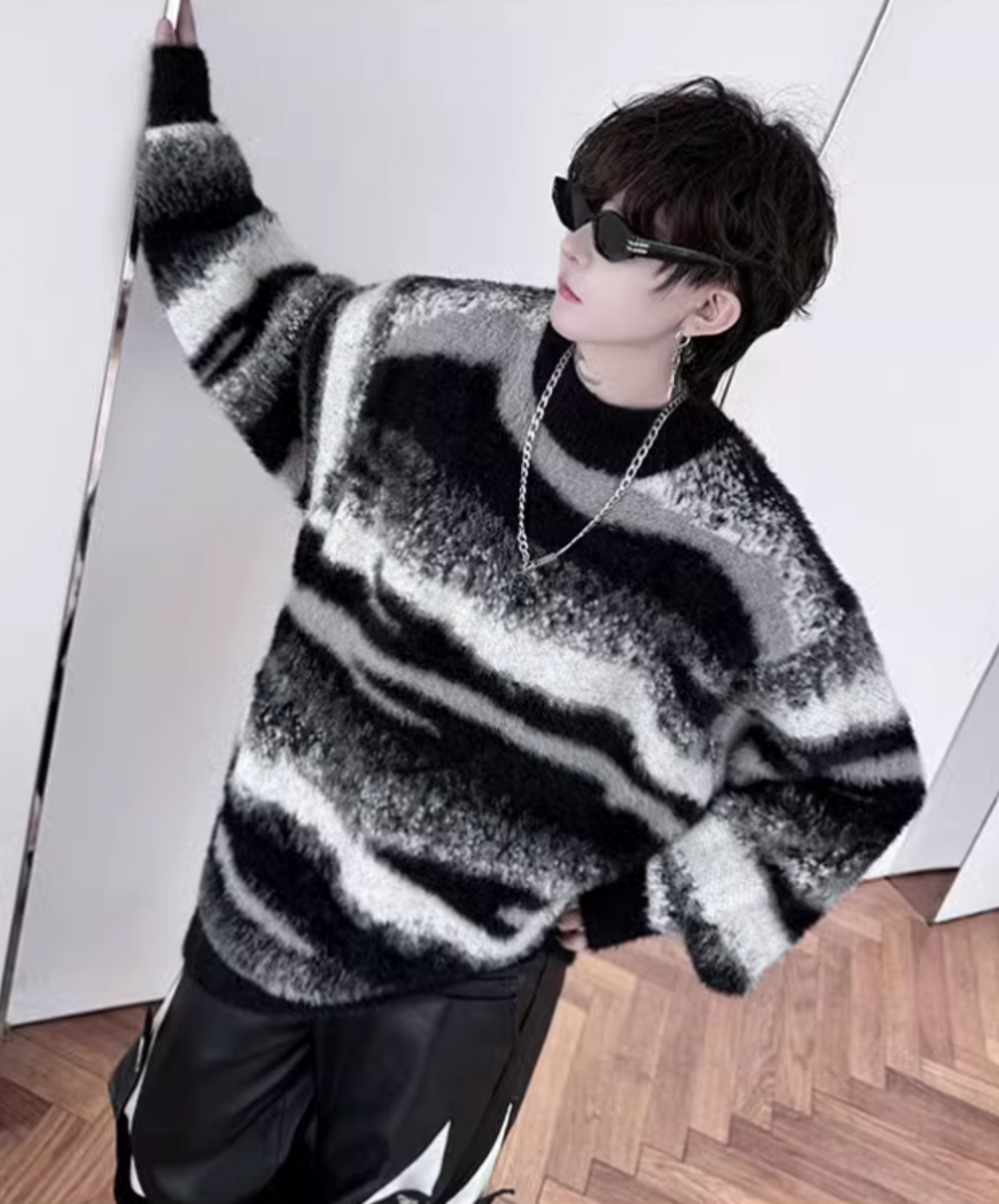 monotone irregular border sweater EN1870