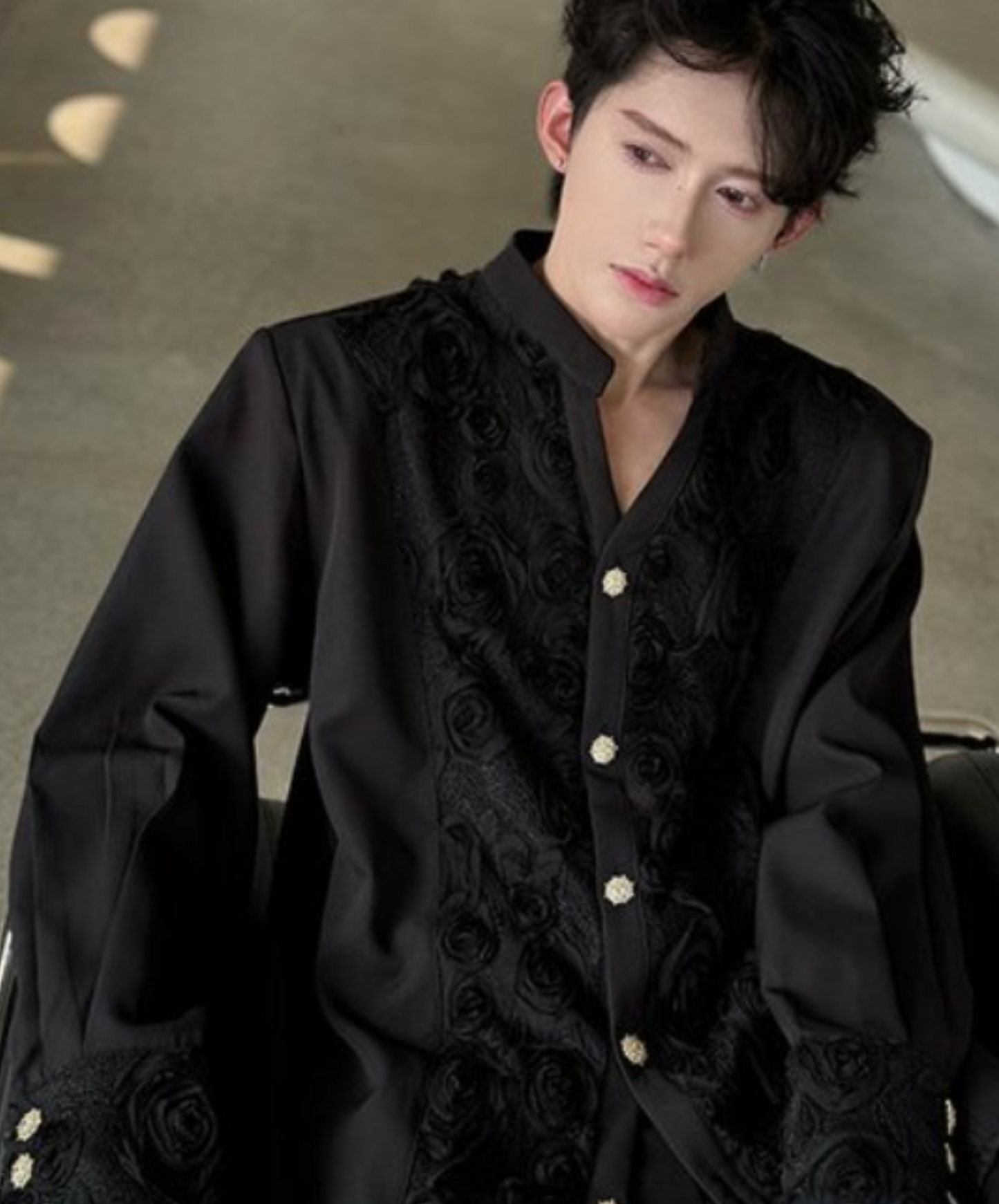 rose motif v-neck shirt EN2324