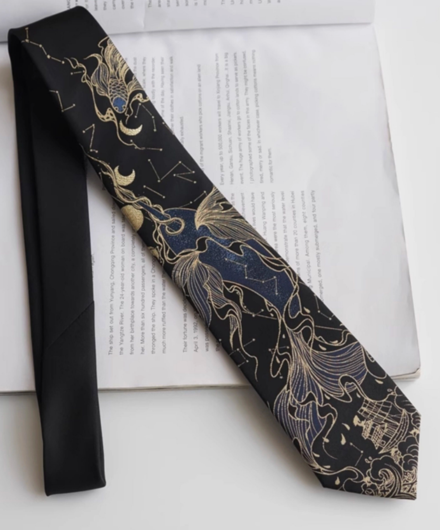 fantastic goldfish necktie EN2675