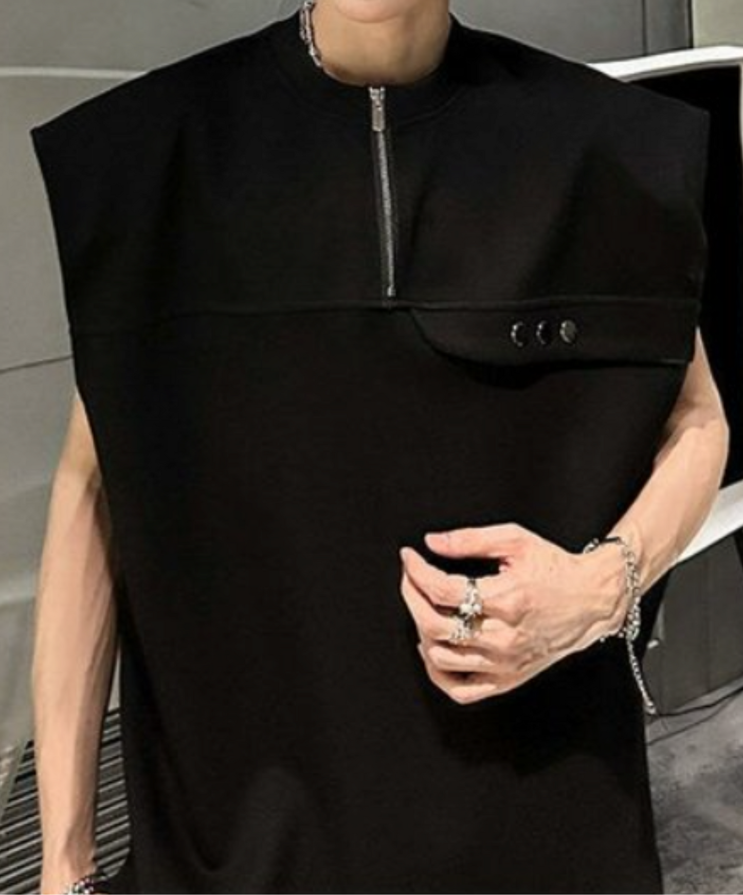 half zip-up sleeveless shirt EN2173