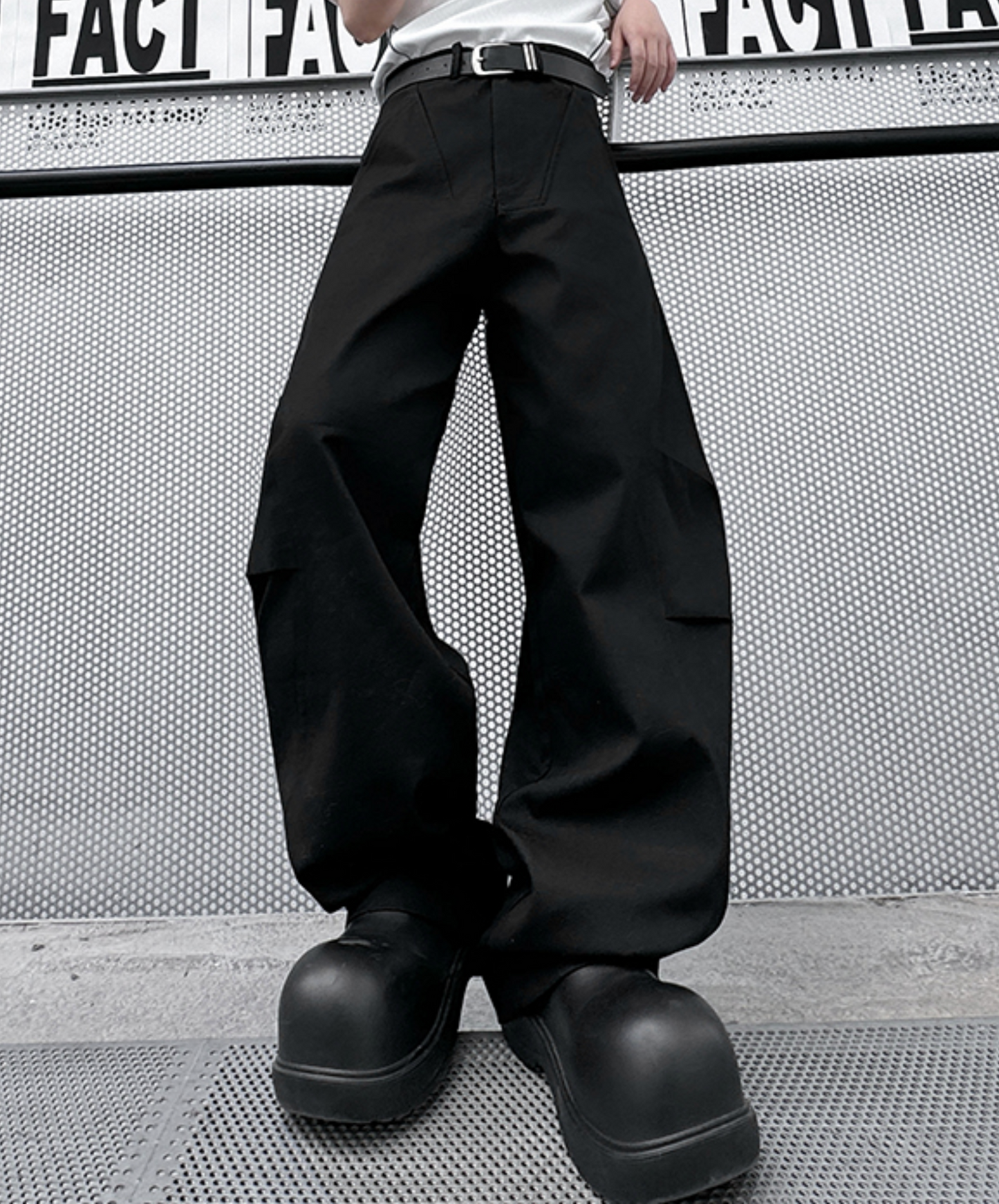 dark special curved silhouette wide pants EN2363