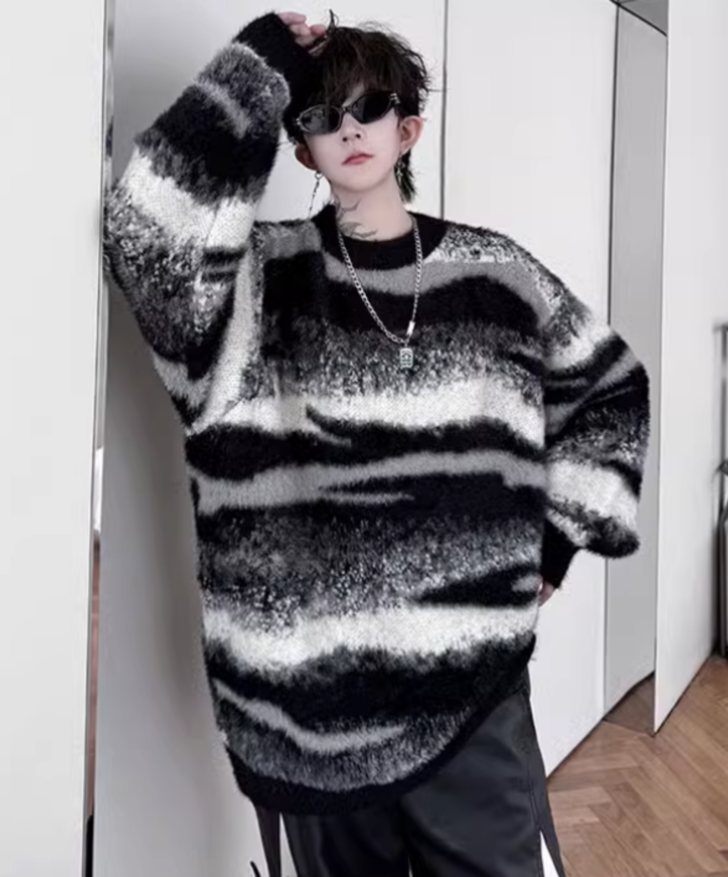 monotone irregular border sweater EN1870