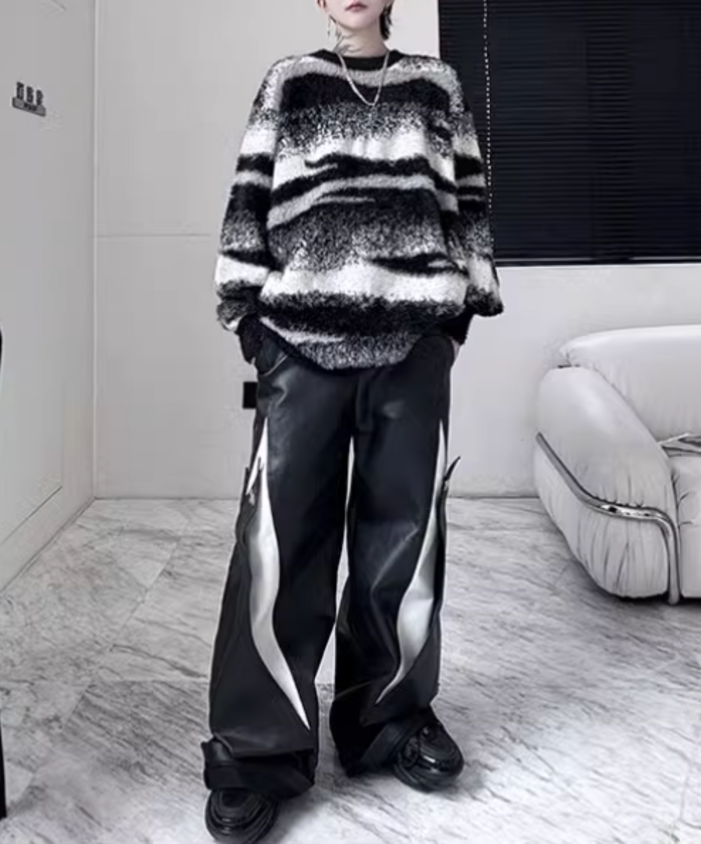 monotone irregular border sweater EN1870