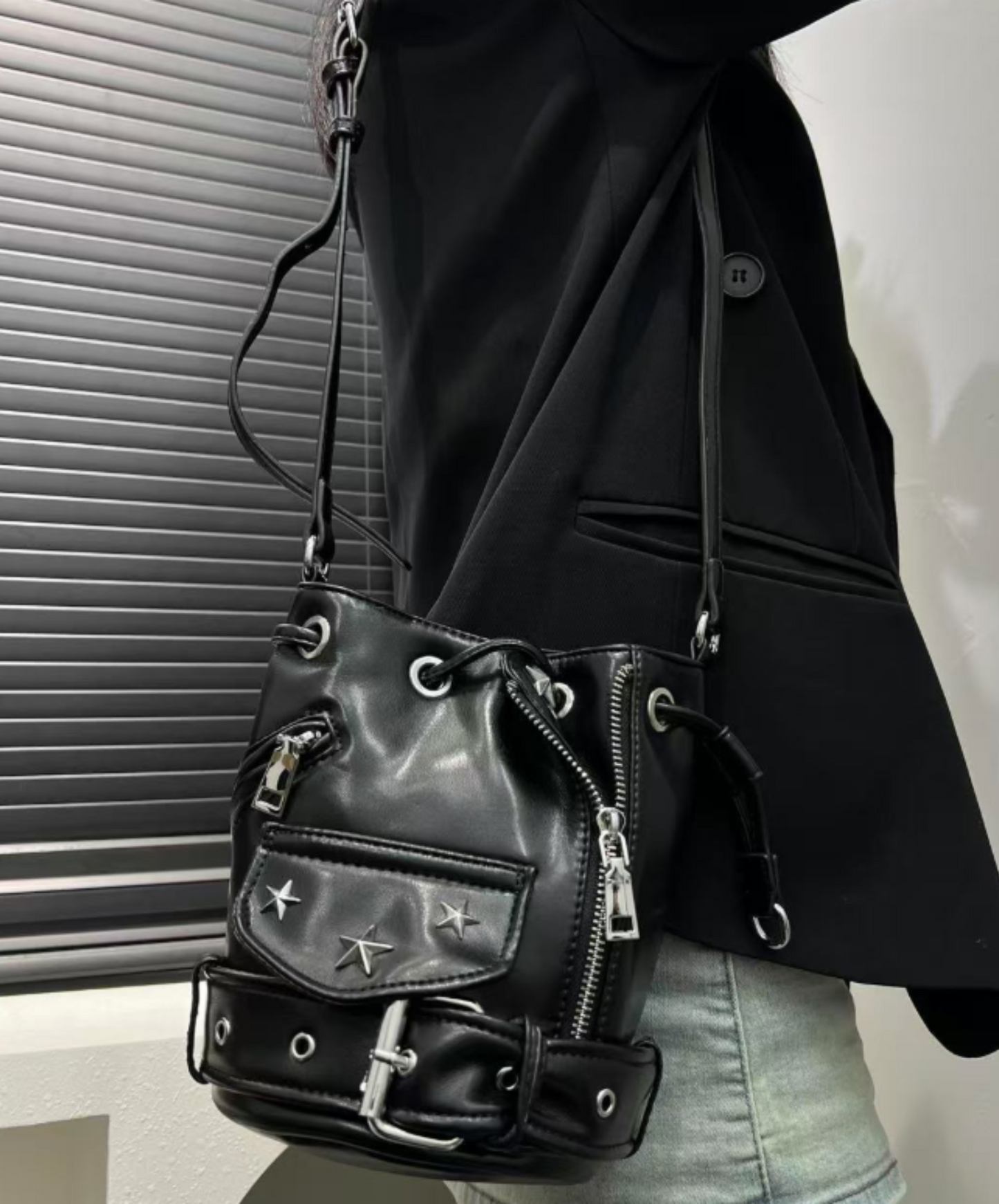 retro drawstring cross body bag EN2301