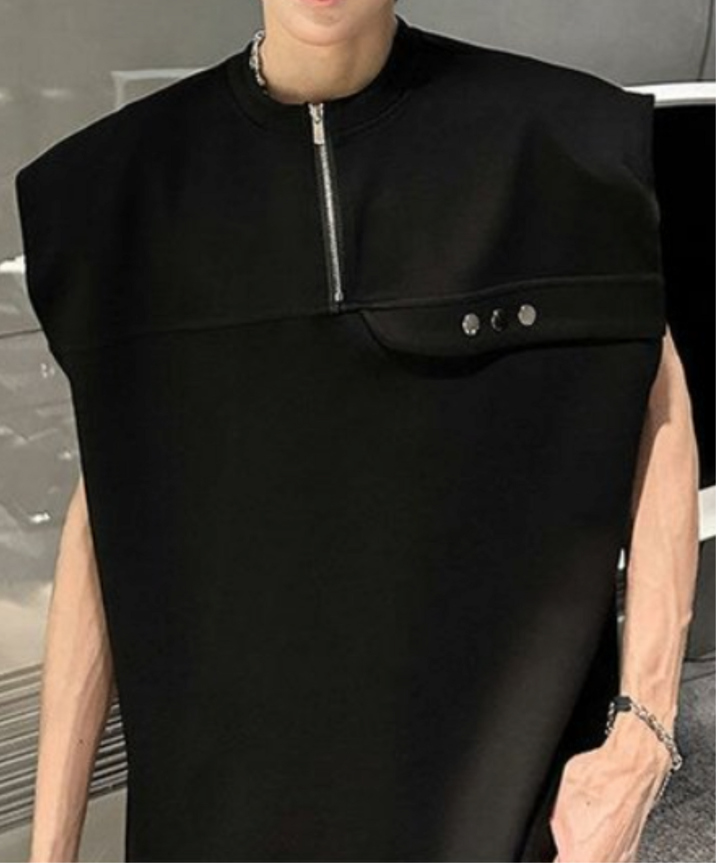 half zip-up sleeveless shirt EN2173