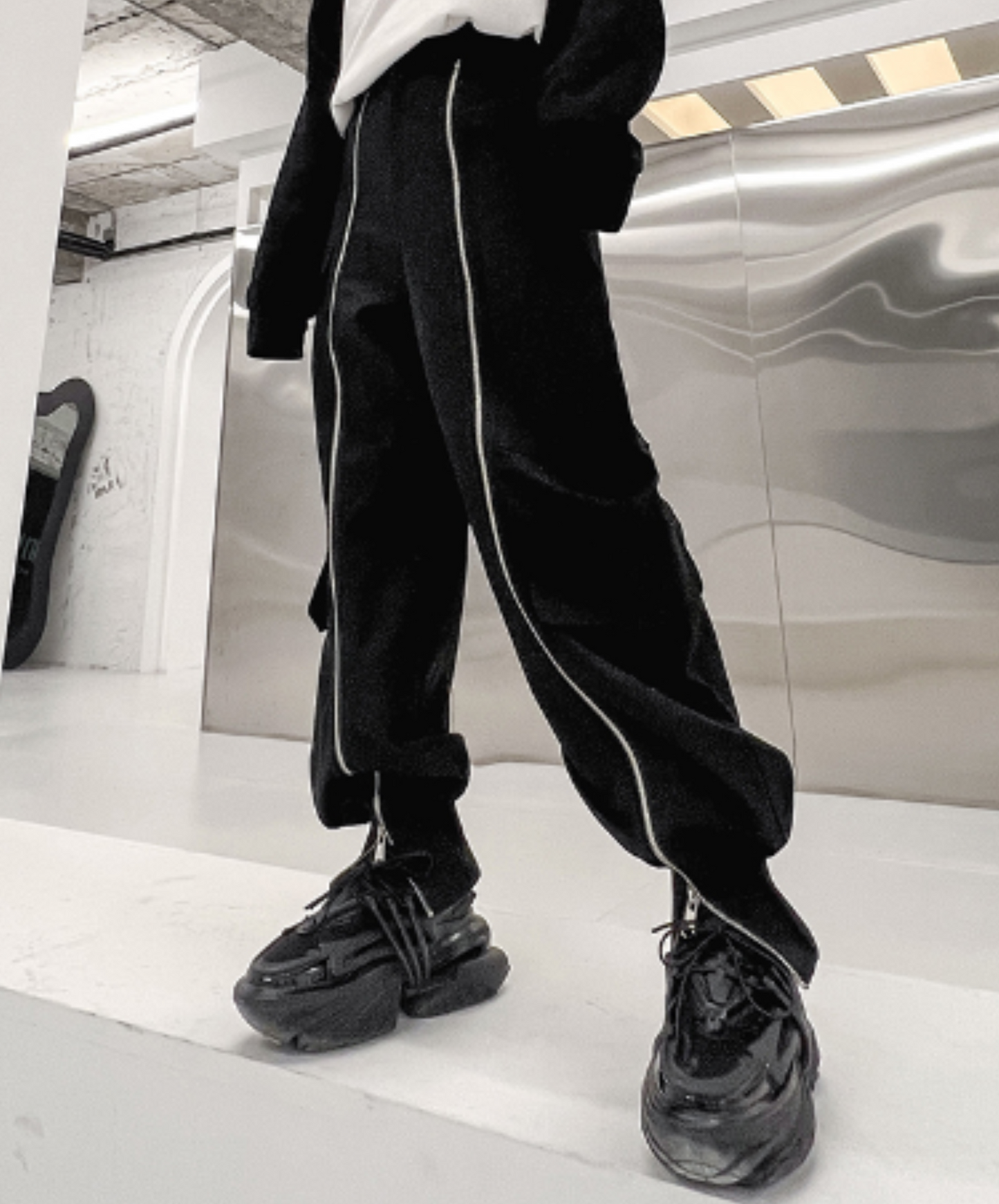 dark zip up cargo pants EN1351