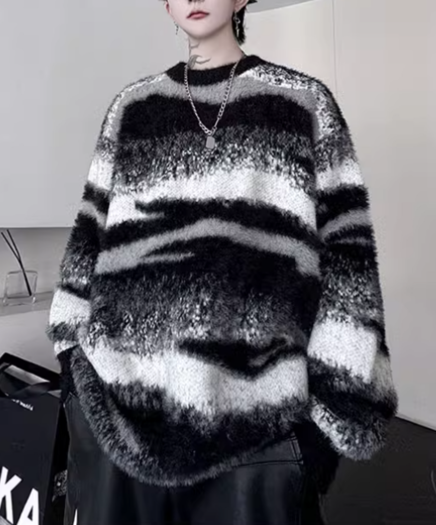 monotone irregular border sweater EN1870