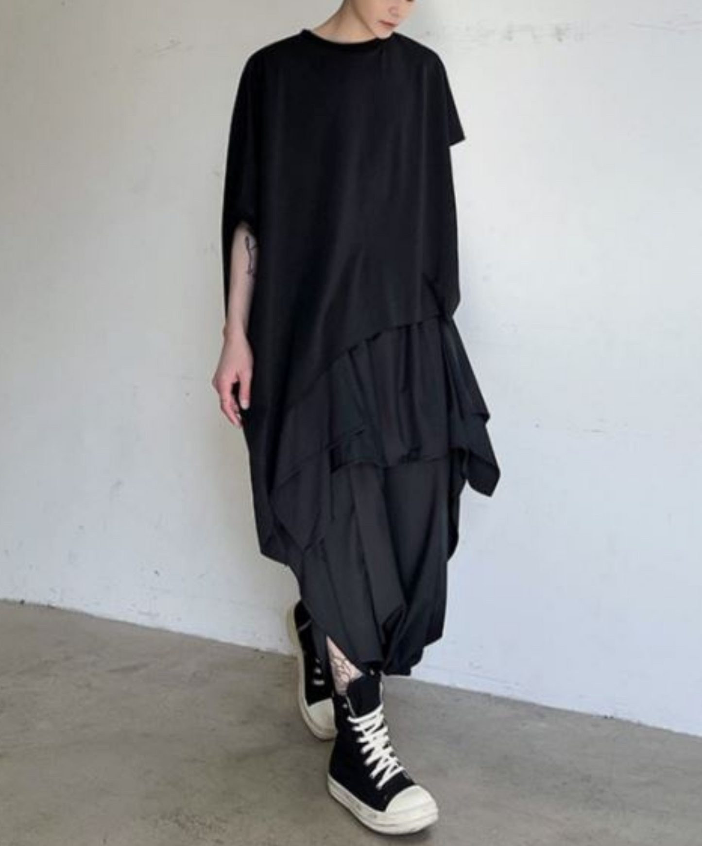 dark irregular hem short t-shirt EN861