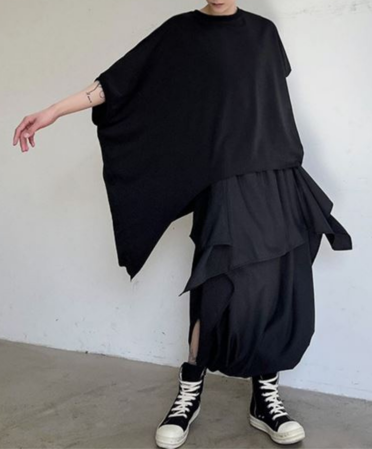 dark irregular hem short t-shirt EN861