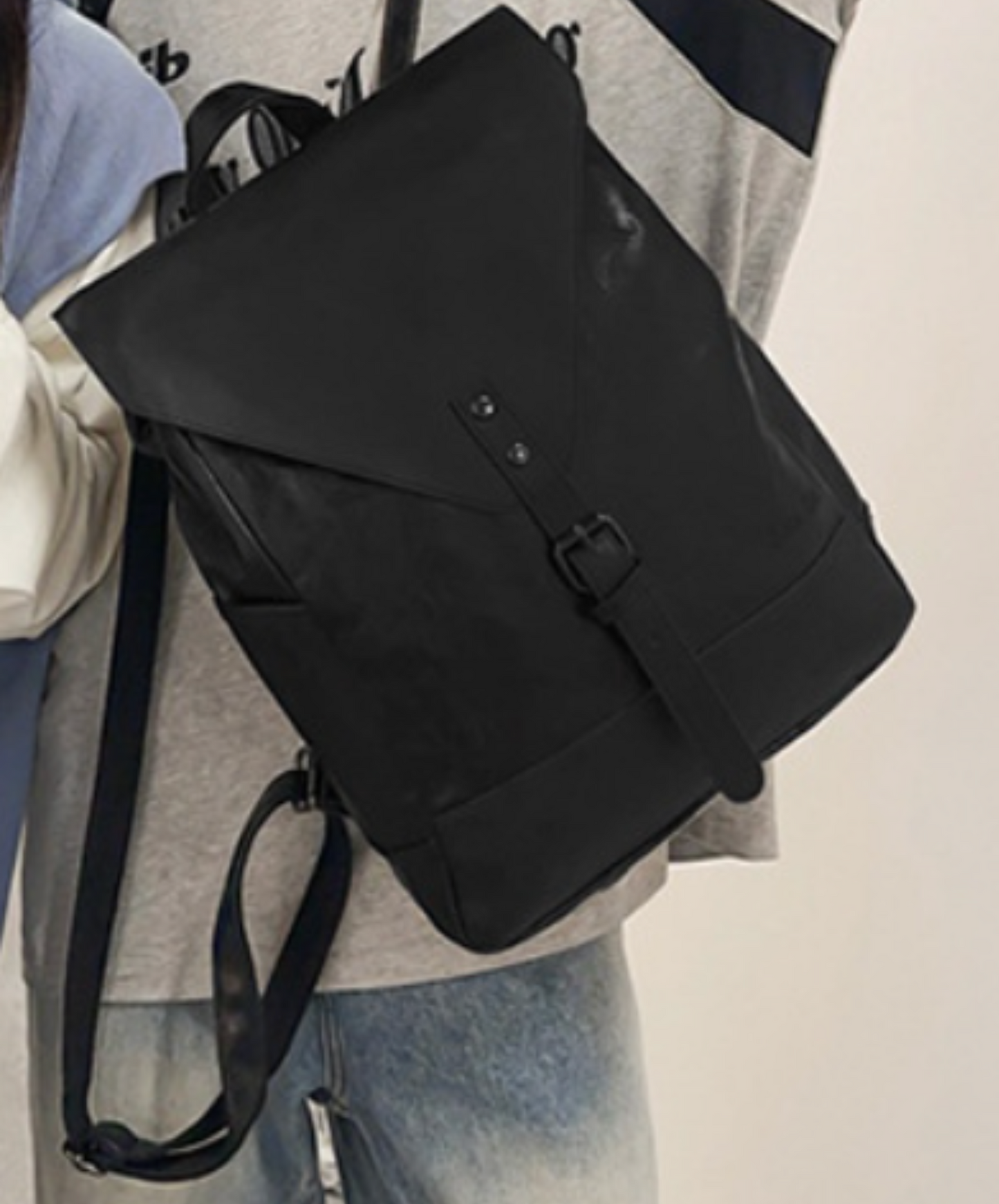 realistic textured triangular flap backpack bag EN2106