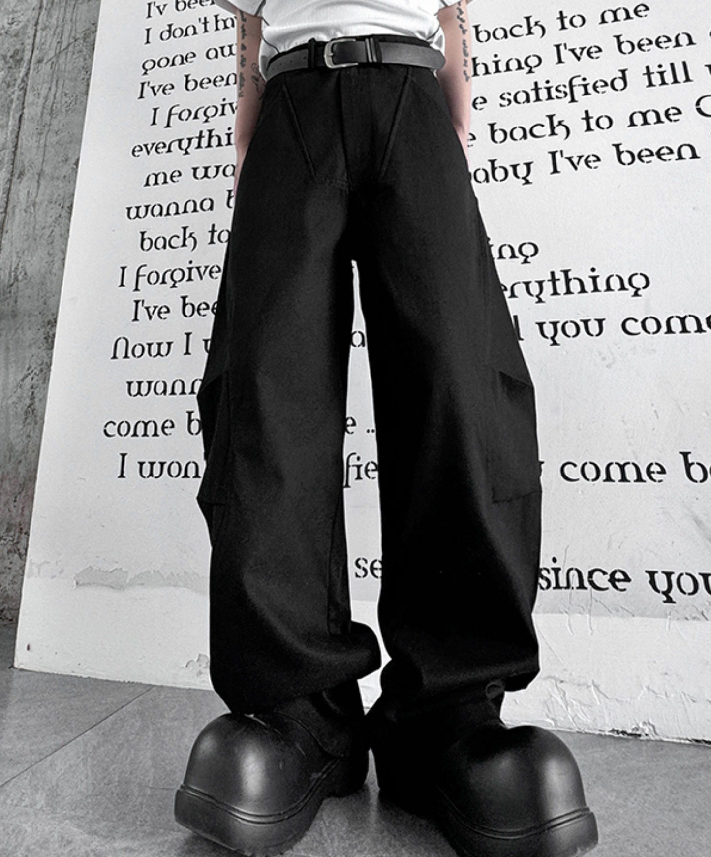 dark special curved silhouette wide pants EN2363