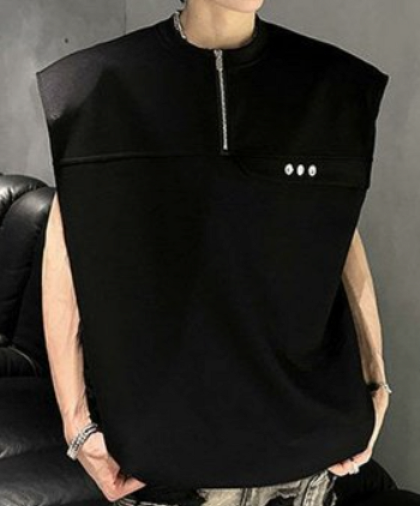 half zip-up sleeveless shirt EN2173