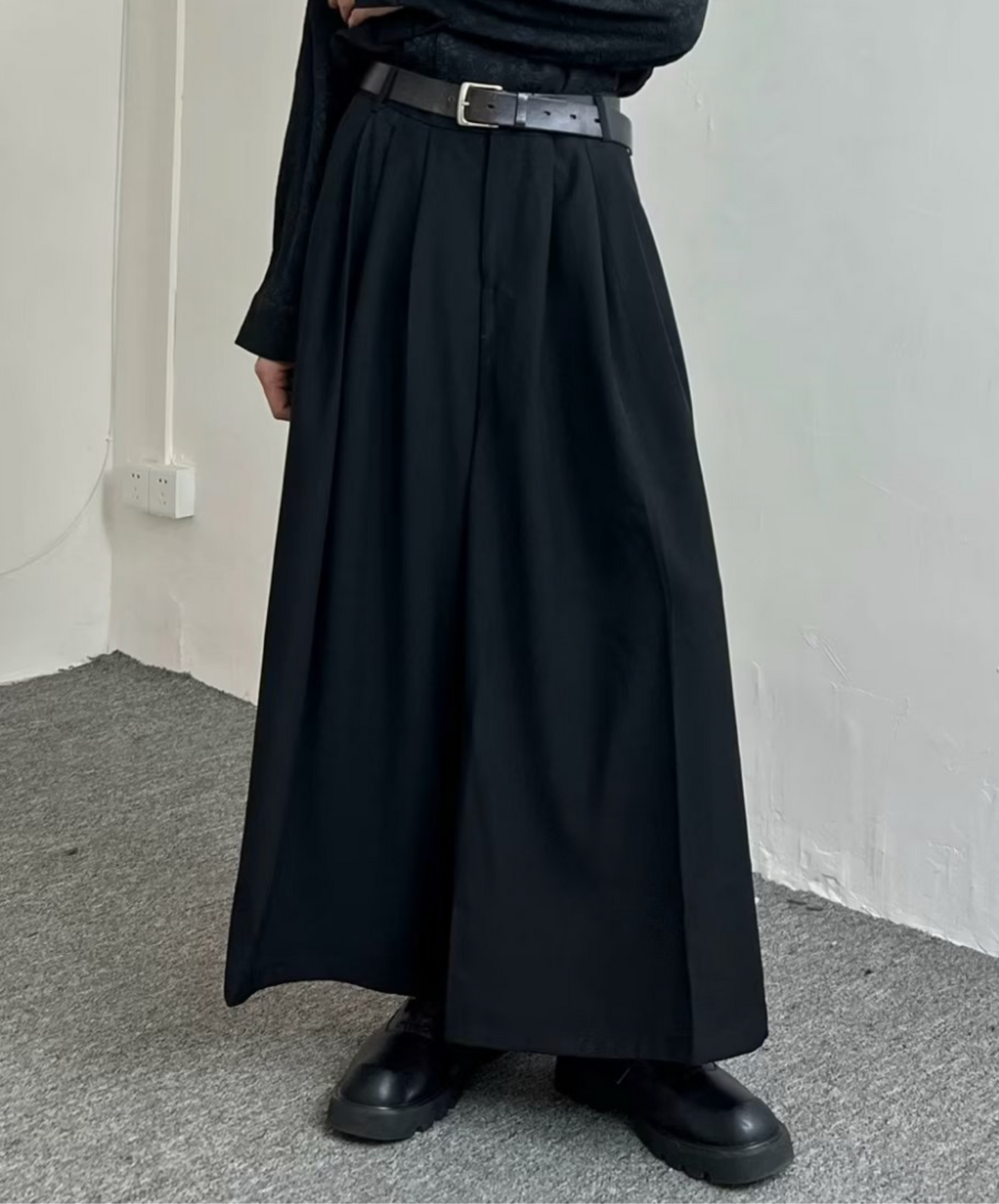 simple silhouette with tucks hakama pants EN2140