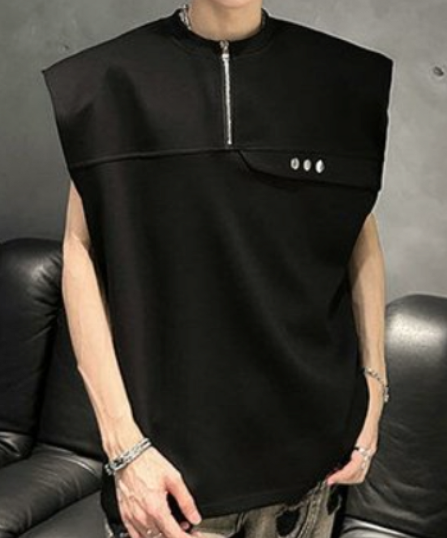 half zip-up sleeveless shirt EN2173
