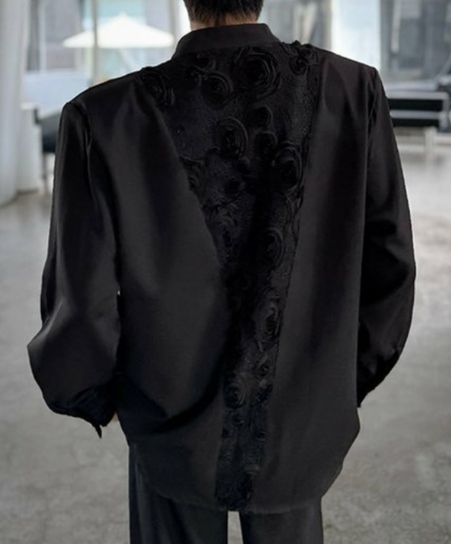 rose motif v-neck shirt EN2324