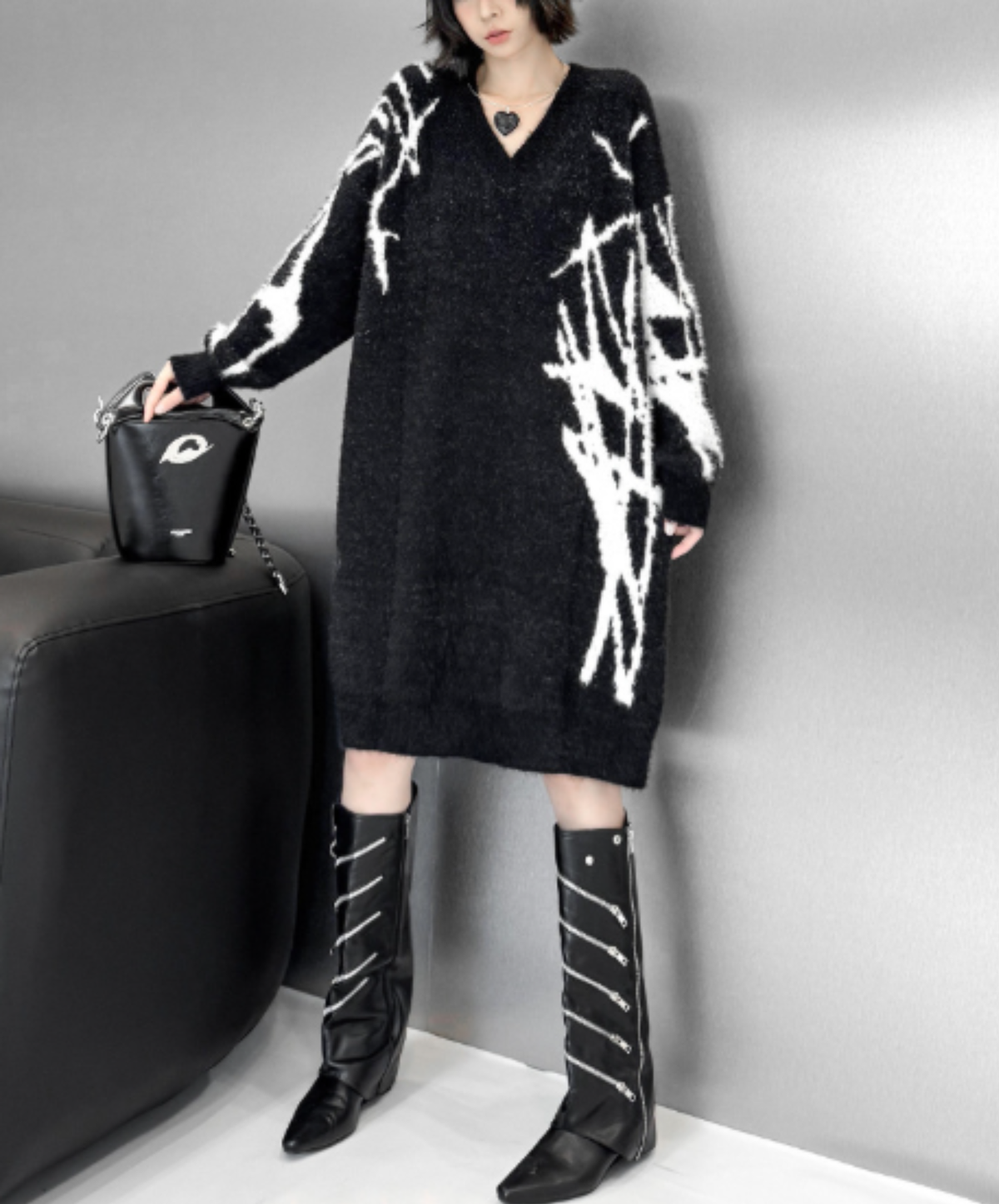 v-neck with a painted graphic sweater EN3202