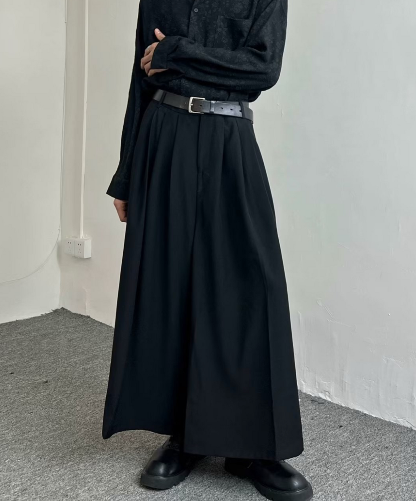 simple silhouette with tucks hakama pants EN2140