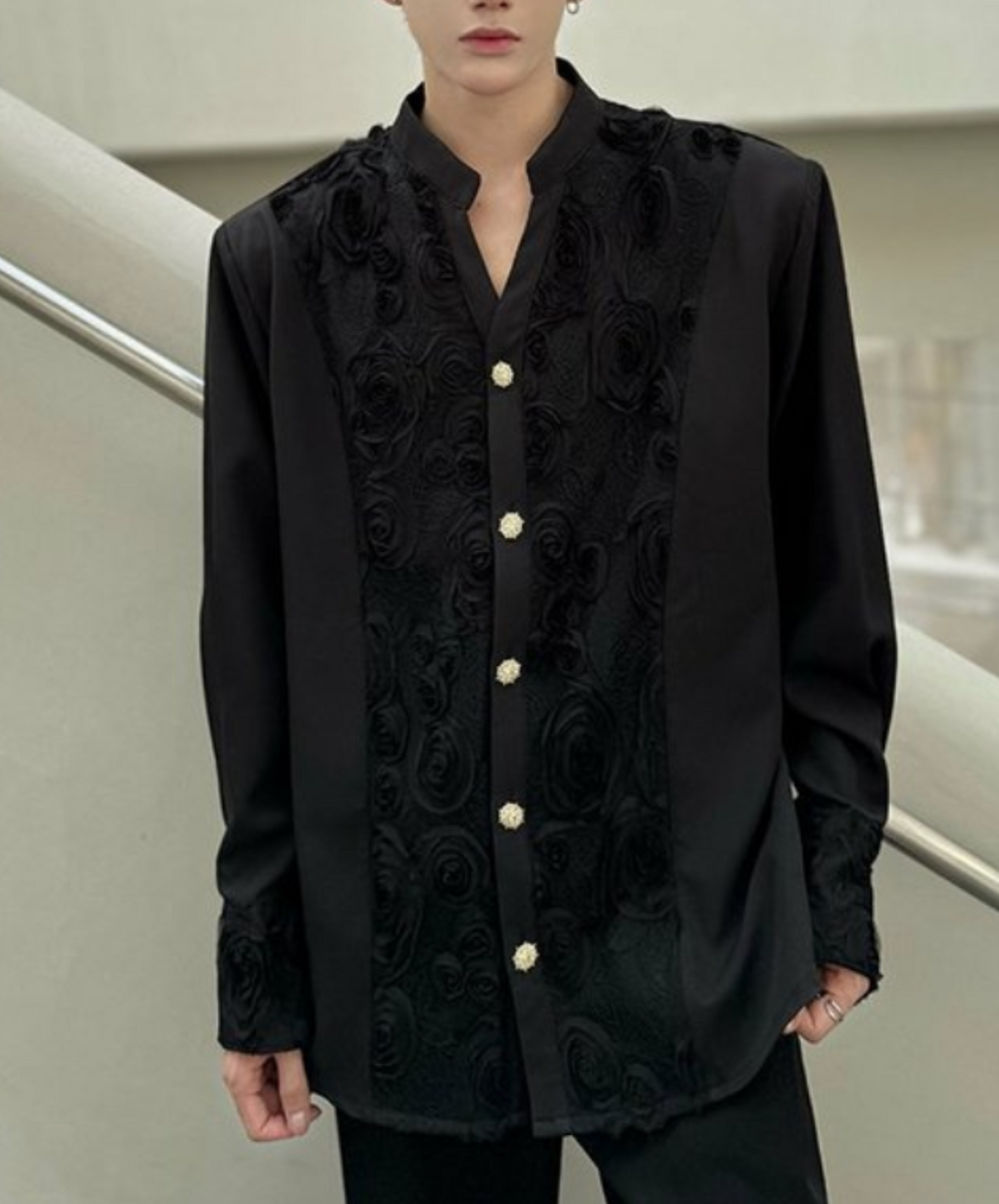 rose motif v-neck shirt EN2324