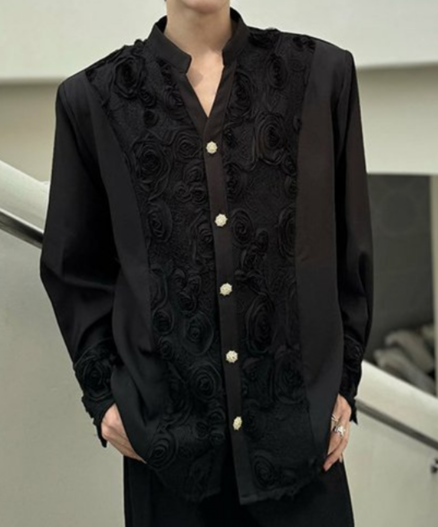 rose motif v-neck shirt EN2324
