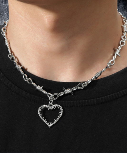 dark thorn x heart necklace EN2279