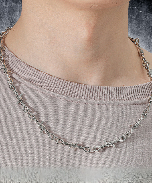 dark thorn motif necklace EN2265