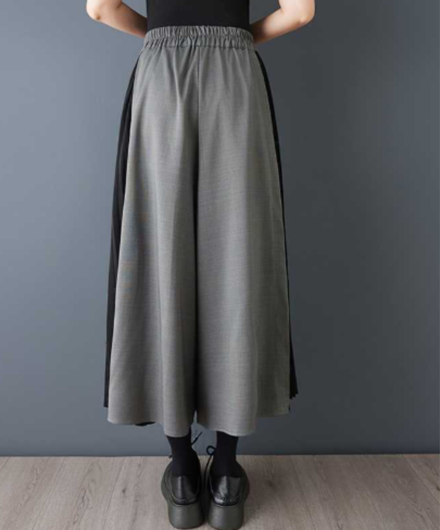 dark-toned pleated cropped trousers wide pants EN3048
