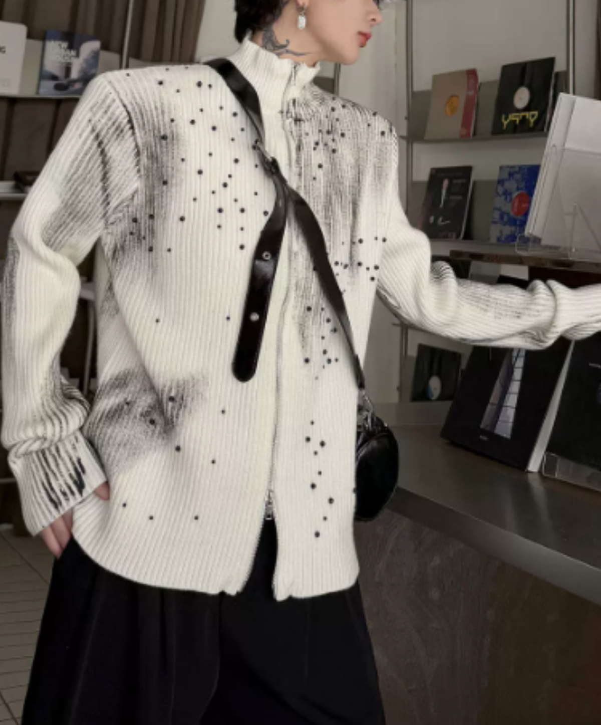 zip-up with a gradient pattern sweater EN3243