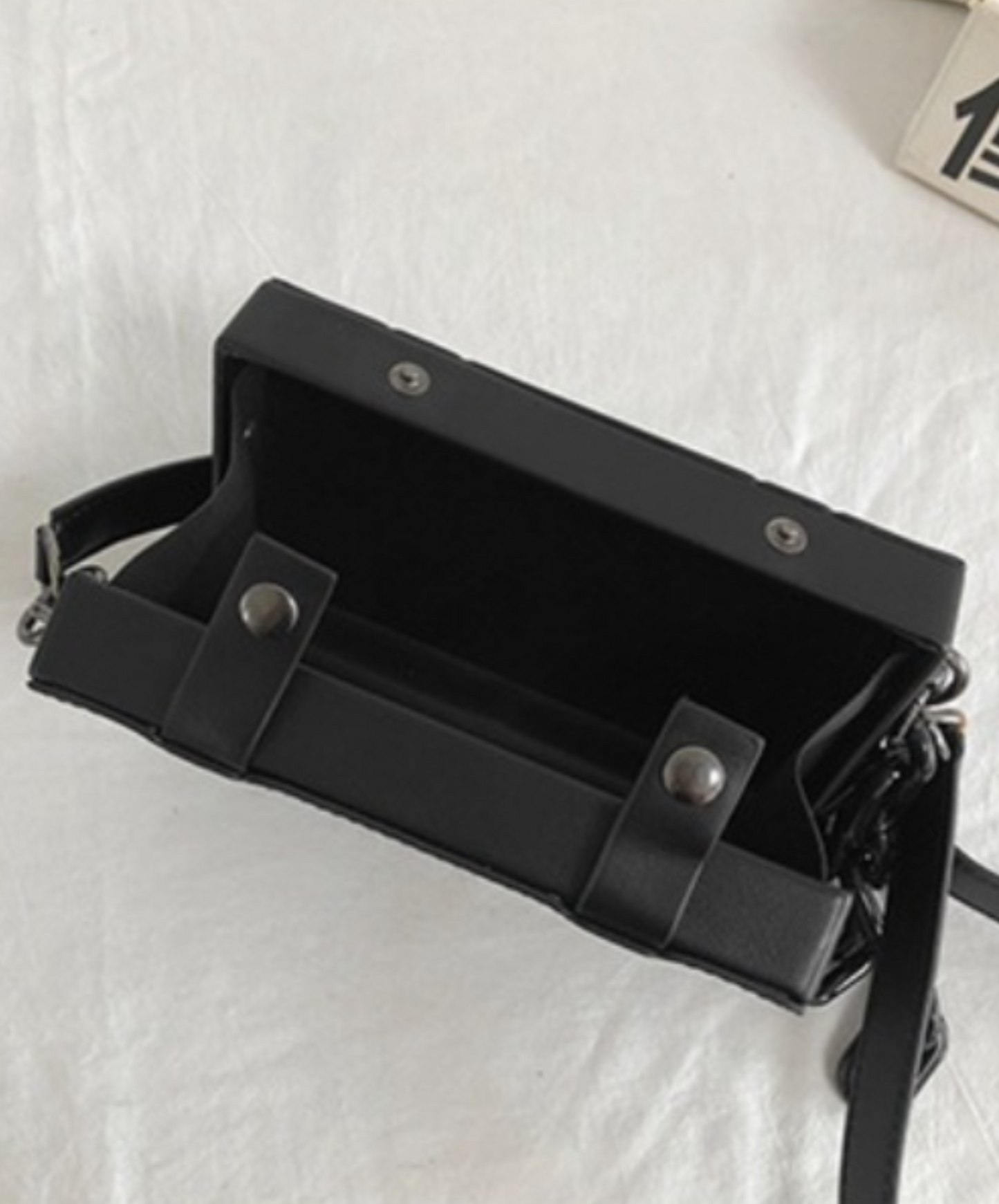 chain decoration small square shoulder bag EN1445