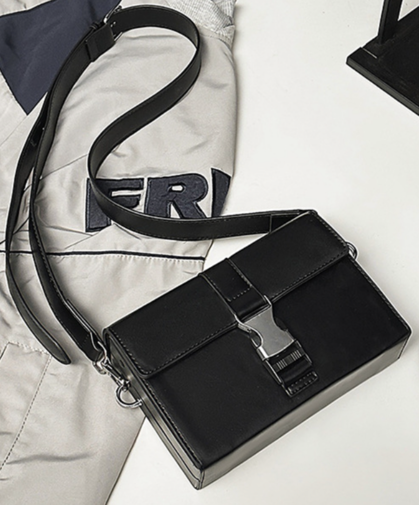 metal buckle square shoulder bag EN2103
