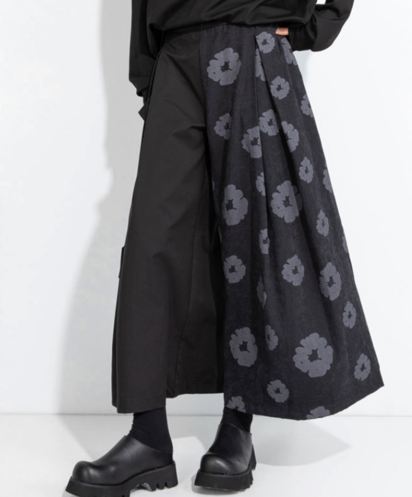 floral motif 3/4 length pants EN2487