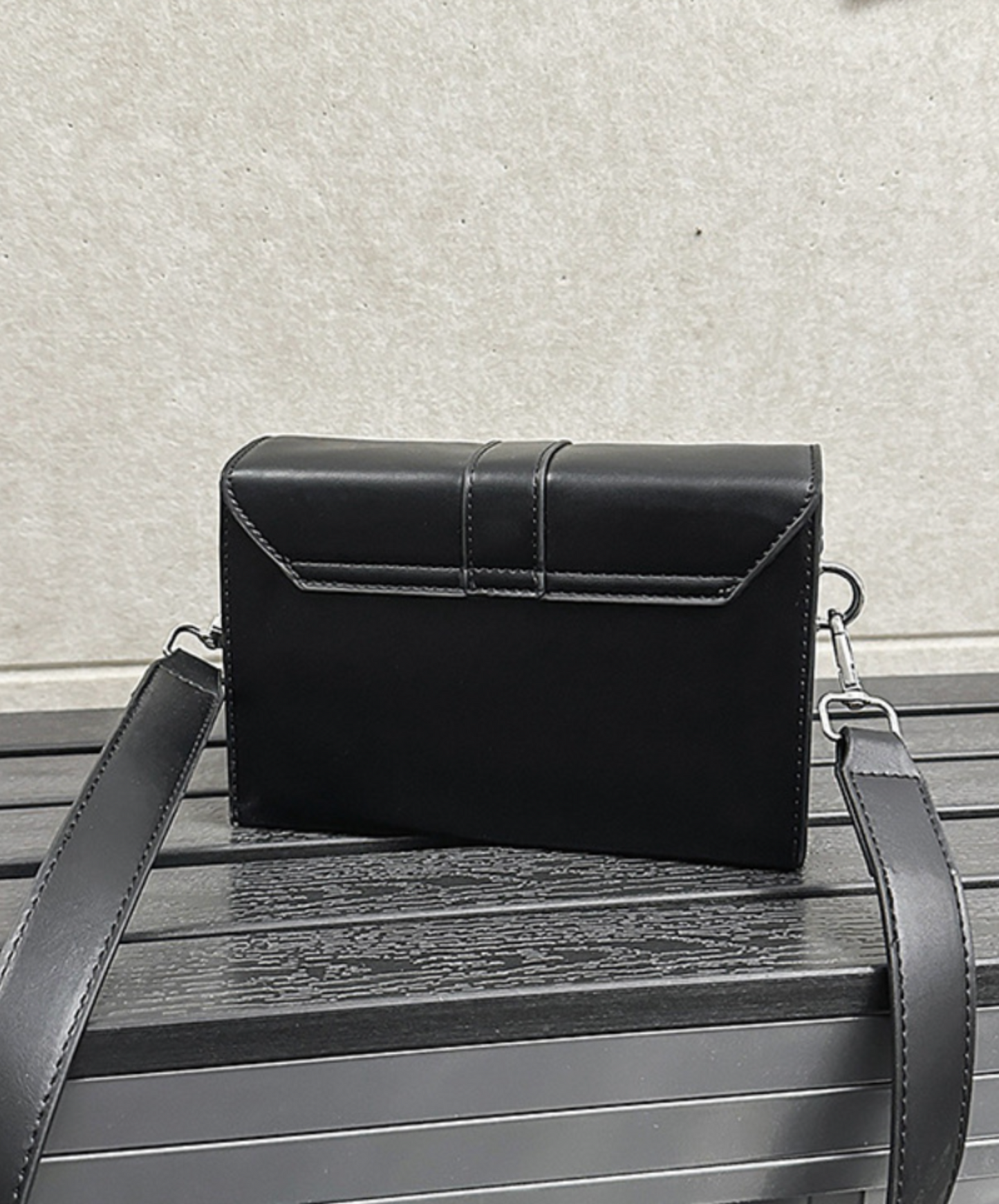 metal buckle square shoulder bag EN2103