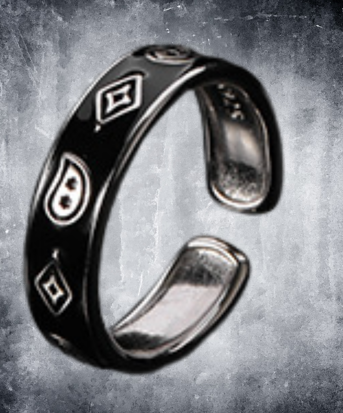black & silver free size ring EN2465