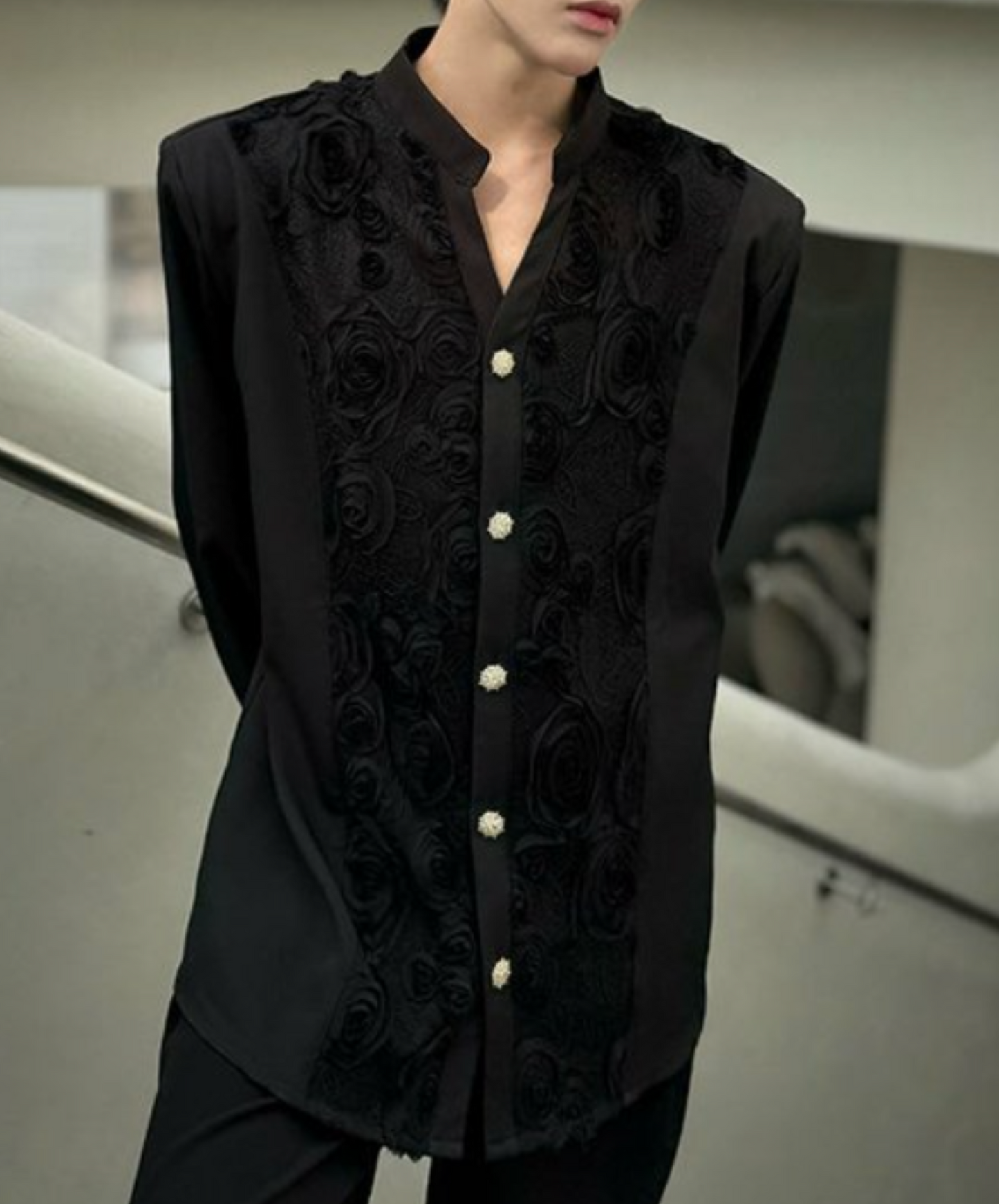 rose motif v-neck shirt EN2324