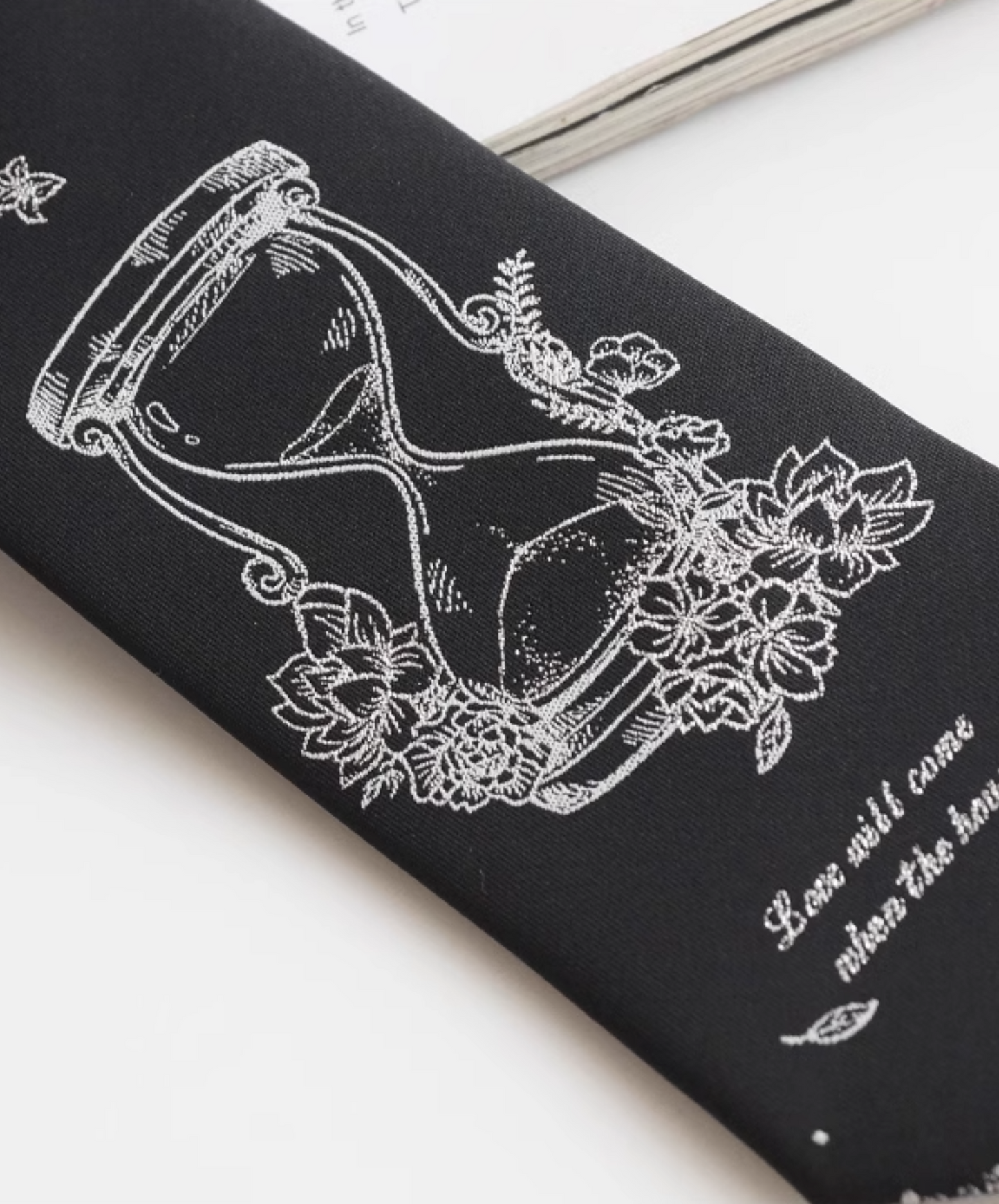 hourglass design necktie EN1238