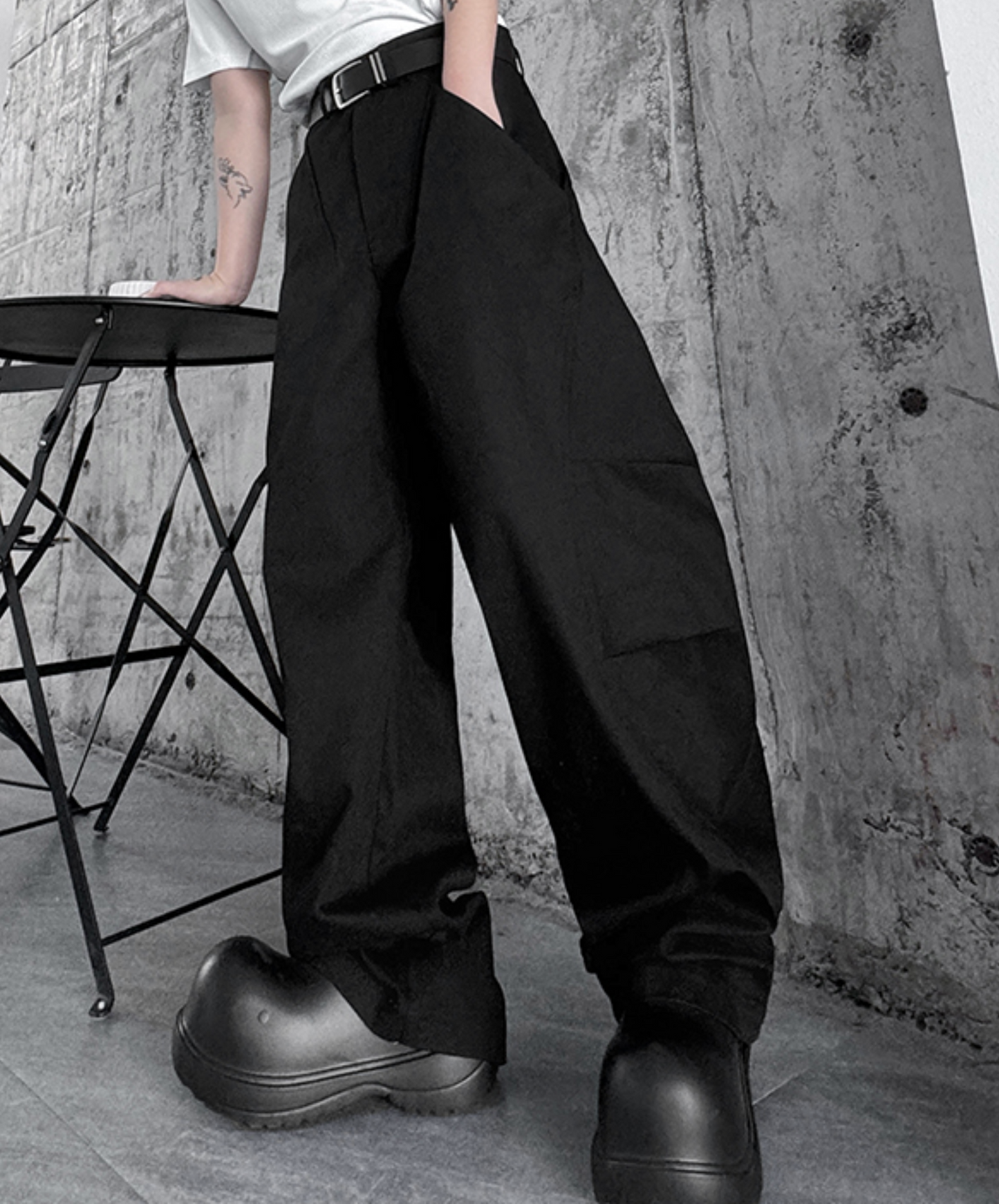 dark special curved silhouette wide pants EN2363