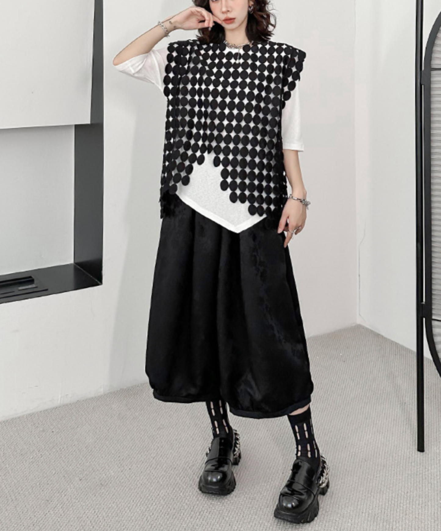 circle connected diamond pattern sleeveless shirt EN2245