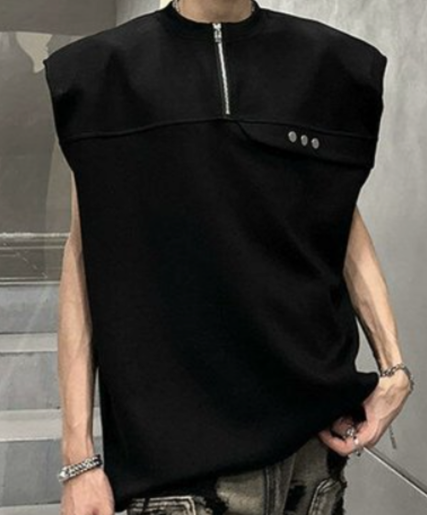 half zip-up sleeveless shirt EN2173