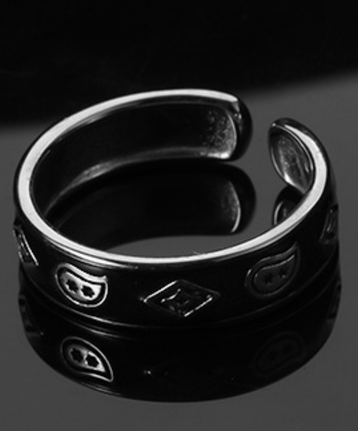 black & silver free size ring EN2465