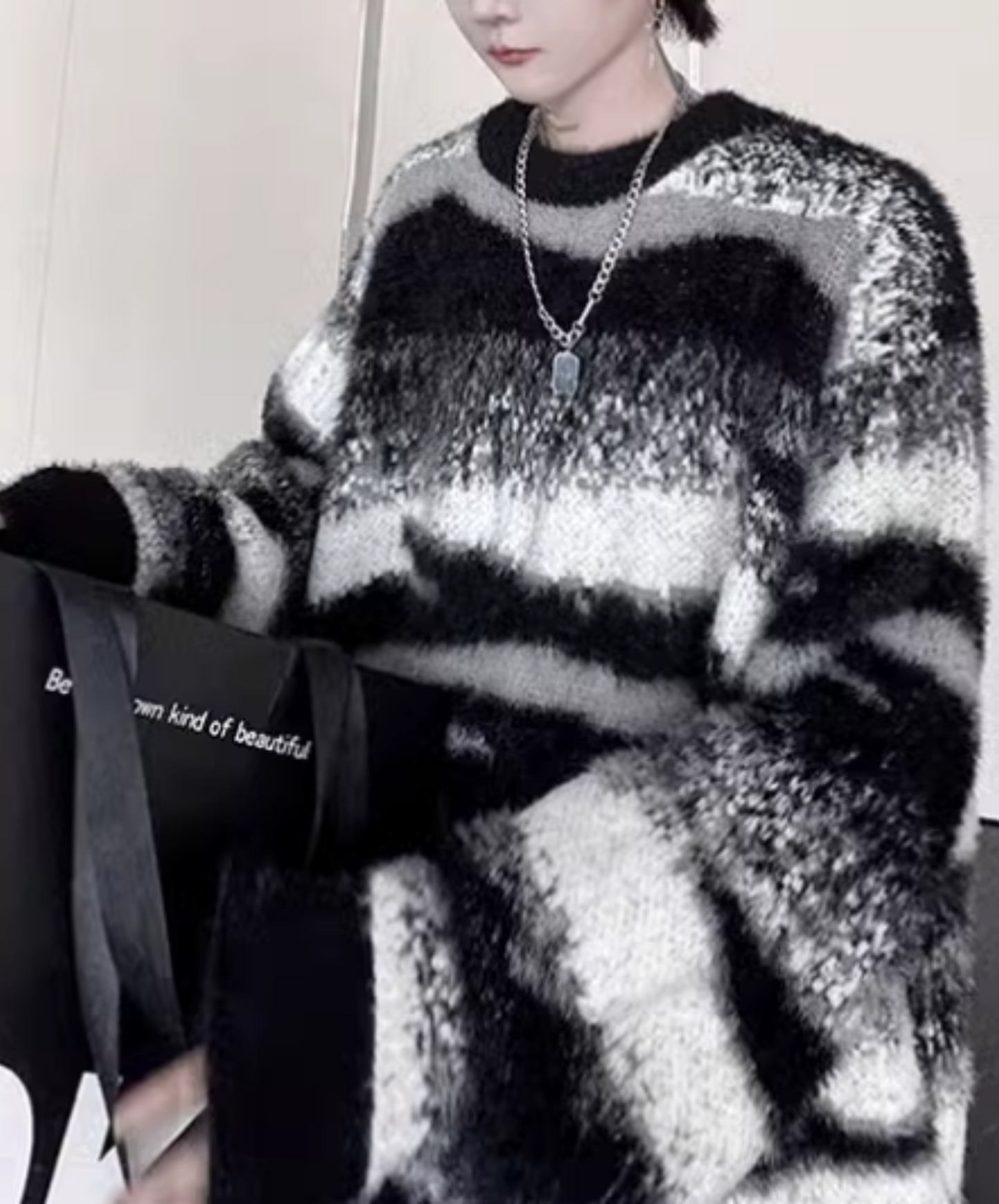 monotone irregular border sweater EN1870