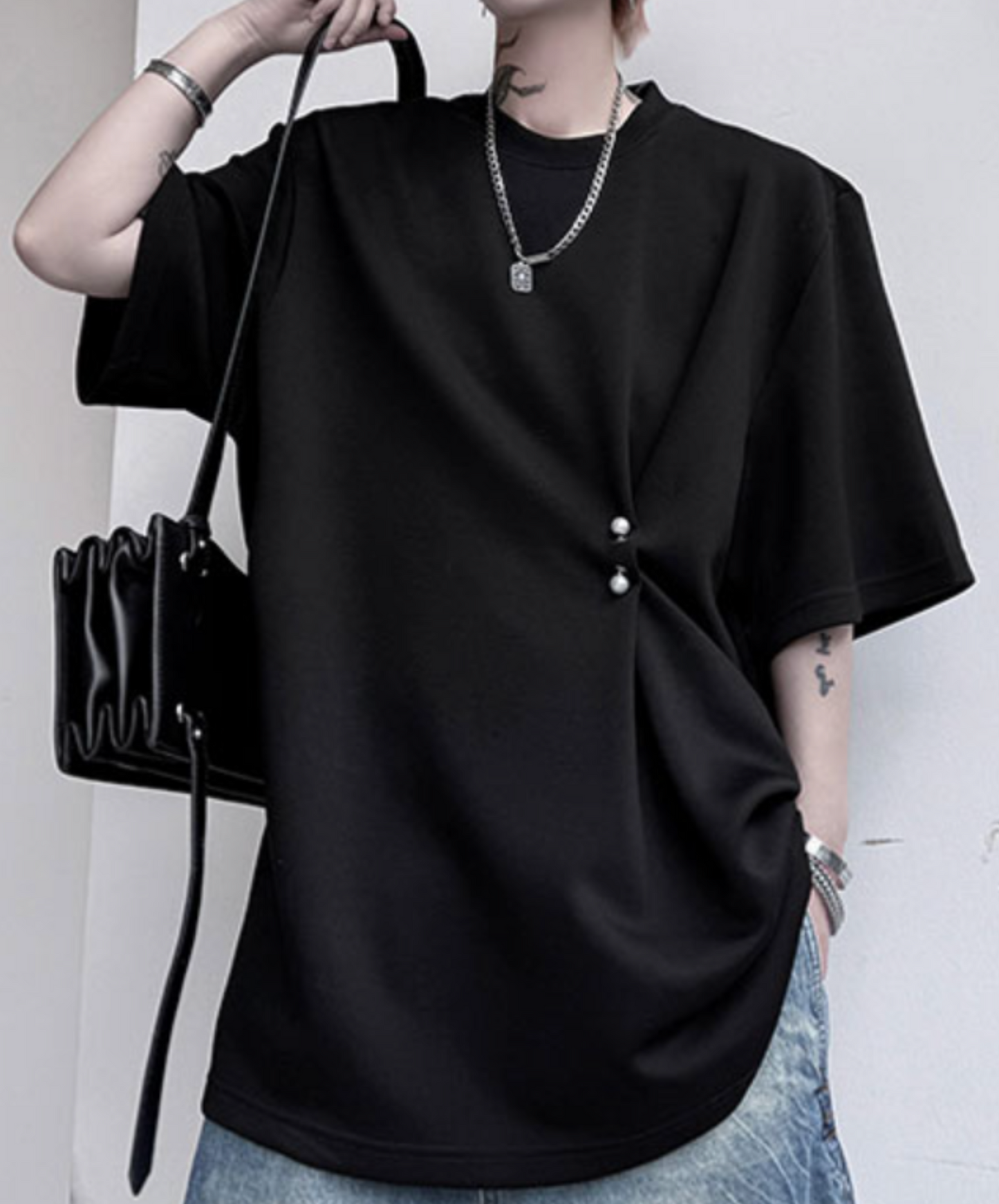 dark pearl button round neck t-shirt EN2259