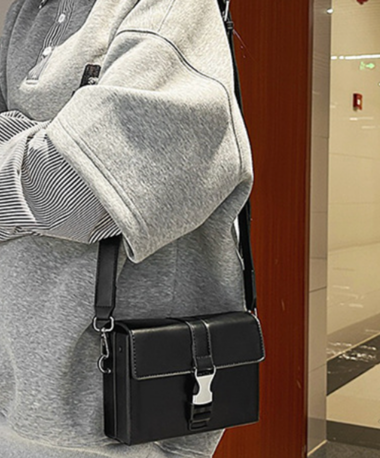 metal buckle square shoulder bag EN2103