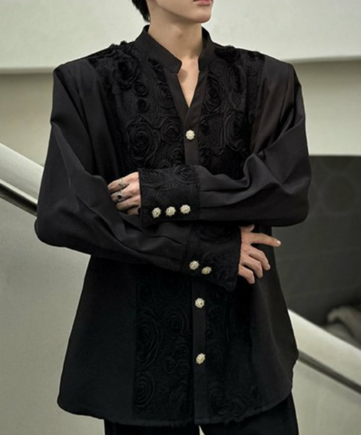 rose motif v-neck shirt EN2324