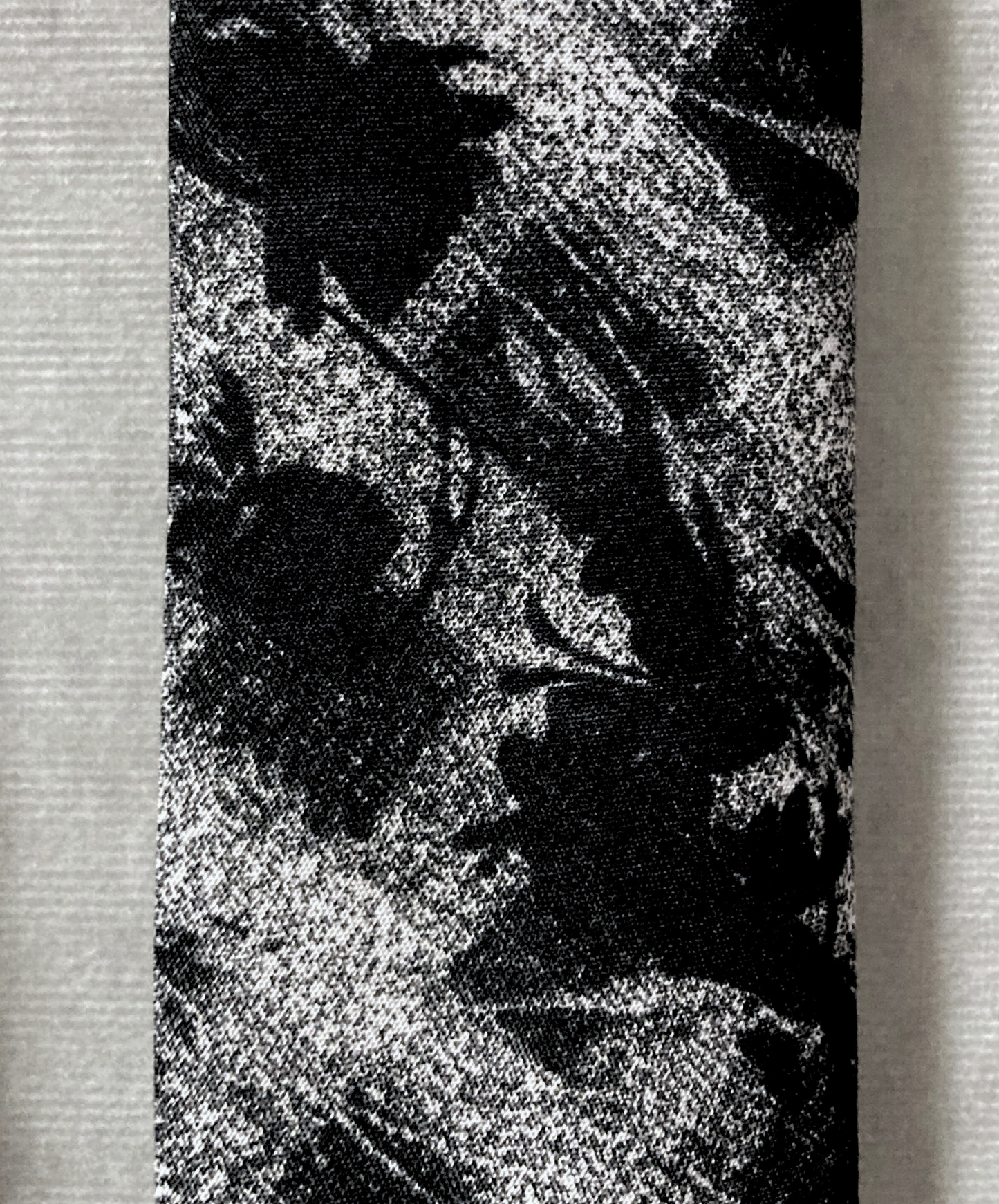 lattice scratches necktie EN1906