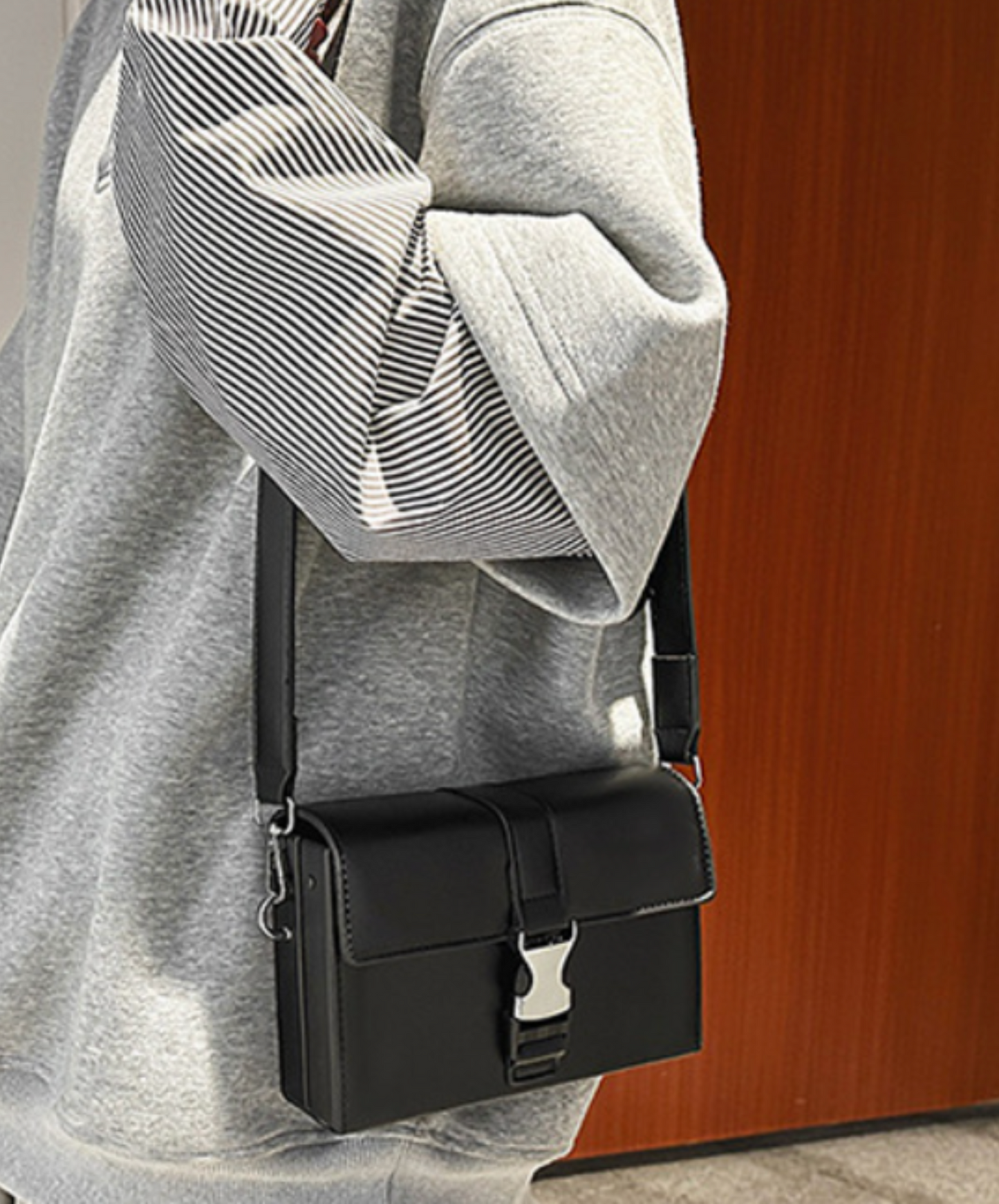 metal buckle square shoulder bag EN2103