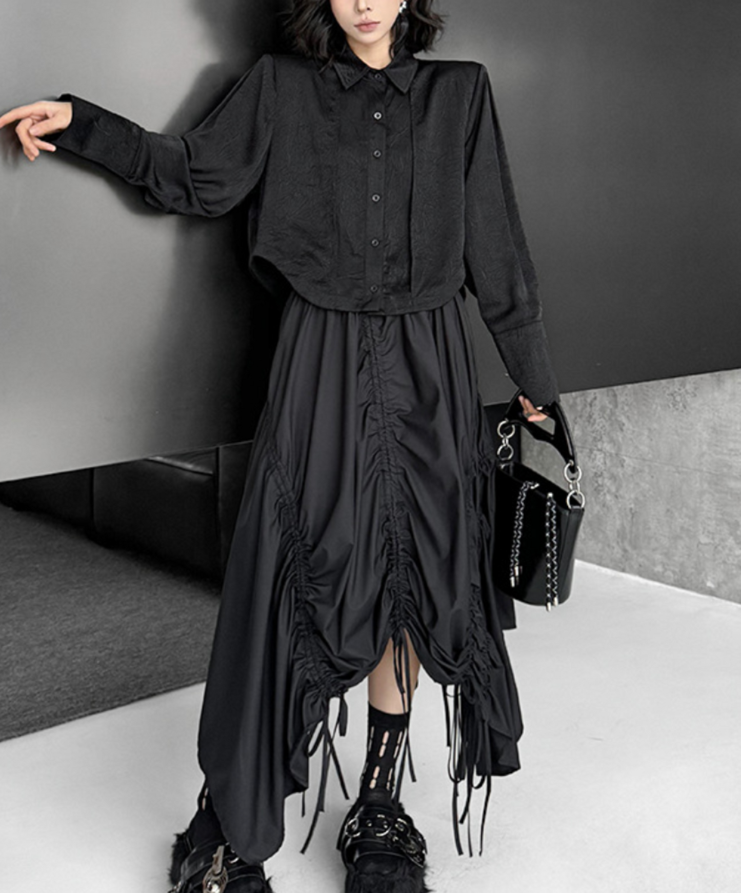 dark wrinkled cropped length shirt EN2319
