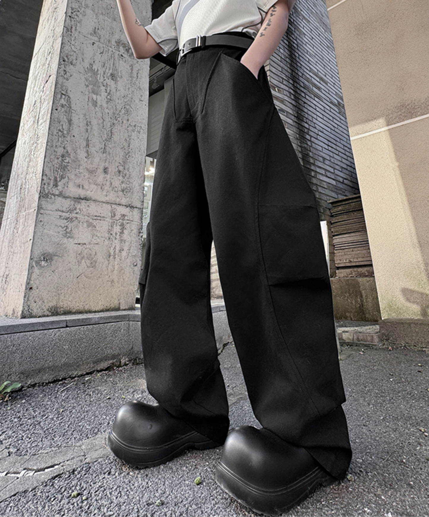 dark special curved silhouette wide pants EN2363