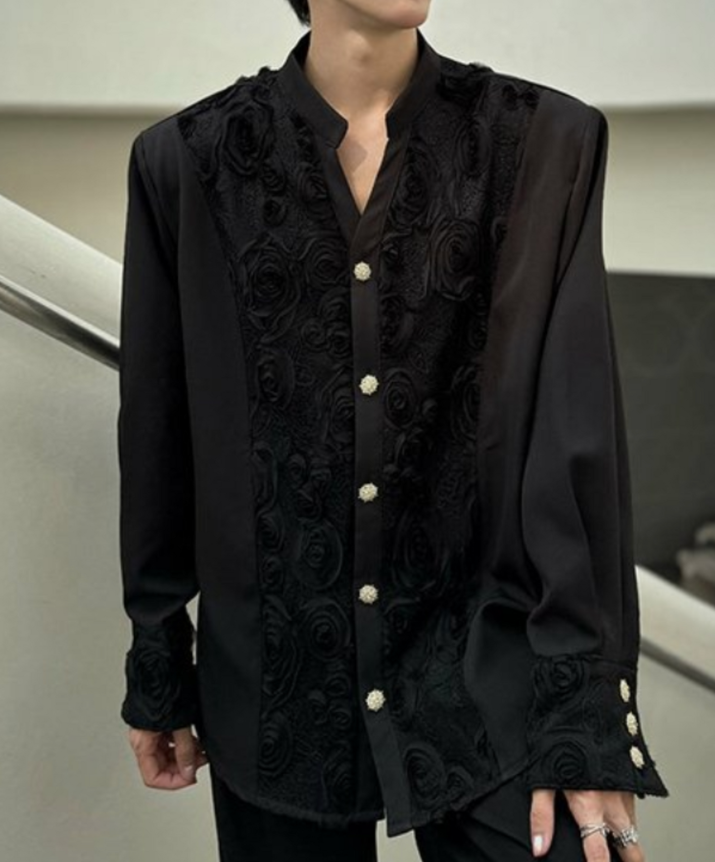 rose motif v-neck shirt EN2324