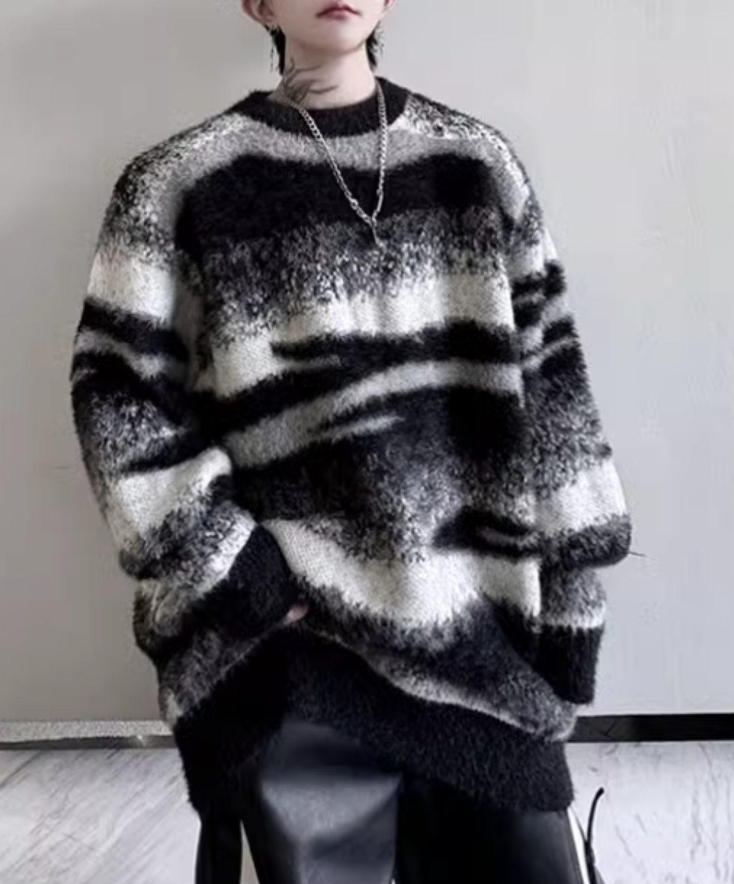 monotone irregular border sweater EN1870