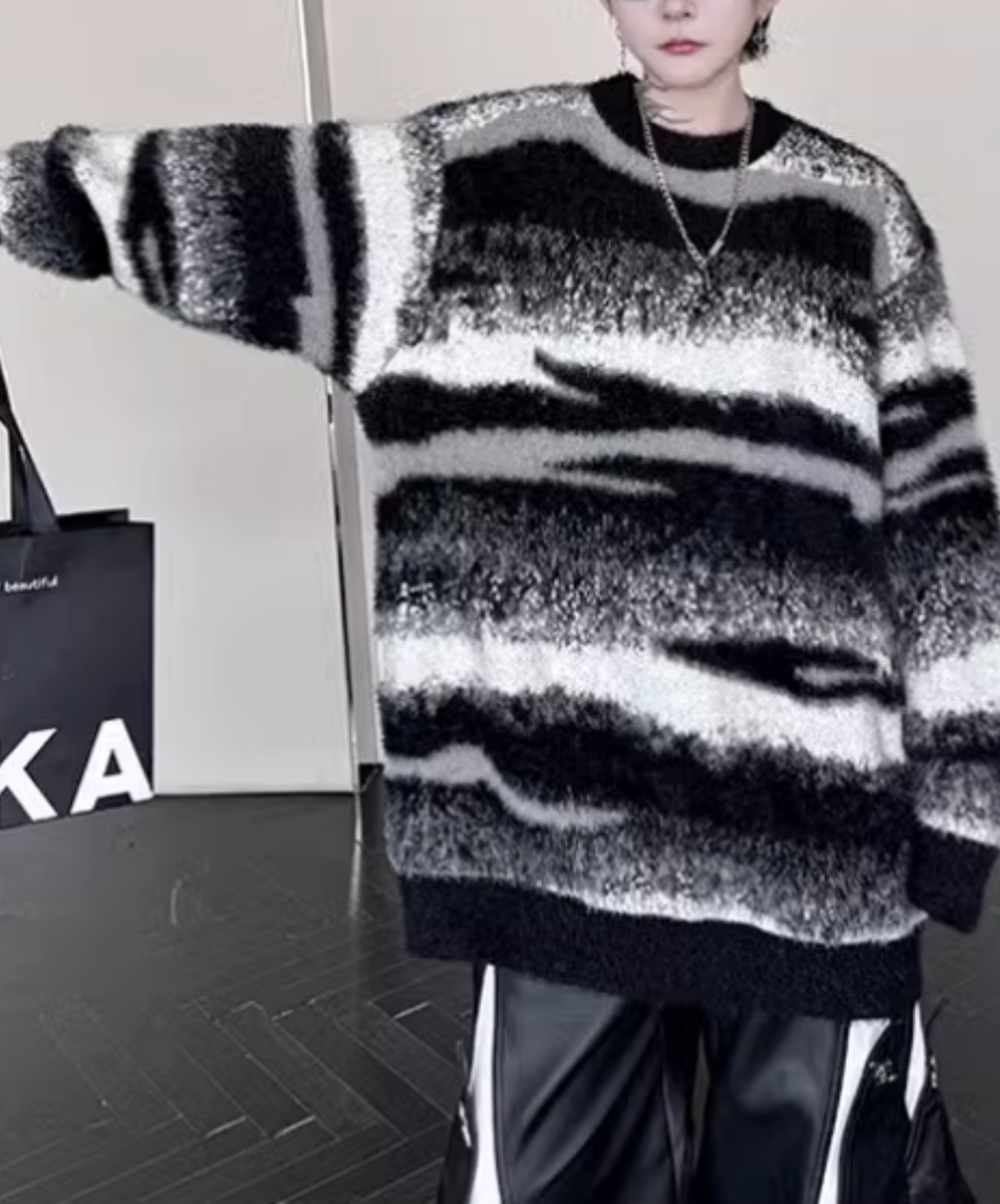 monotone irregular border sweater EN1870